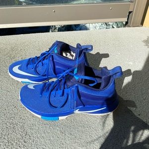 Nike Lebron Woman’s Basketball Shoes Size 7